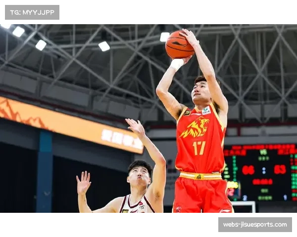 广厦队孙铭徽骨折伤退 季后赛复出前景牵动卫冕征程