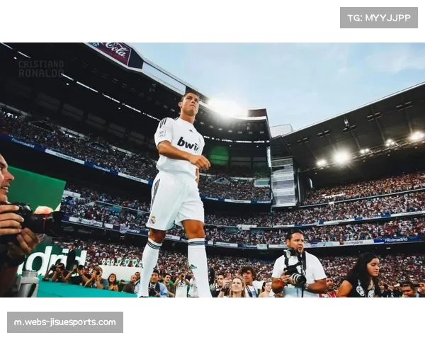 皇马阿韦洛亚执教渐入佳境 客场零封比利亚雷亚尔积分追近巴萨